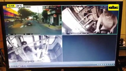 Roce en el tránsito y amenaza con arma: difunden imágenes del interior de colectivo