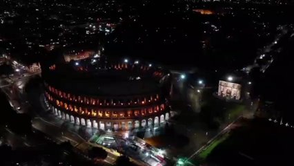 La dedica alla pace per l'albero di Natale in Campidoglio