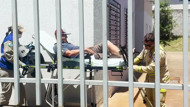 Homem de 48 anos é socorrido após sofrer queda de plano elevado no Conjunto Riviera