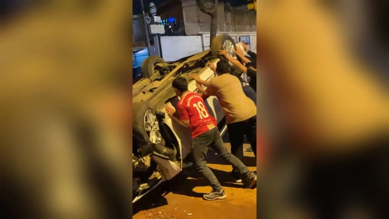 Aparatoso vuelco sobre la avenida Fernando de la Mora