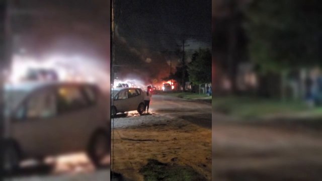 Incendio de gran magnitud consume taller de motos en Limpio