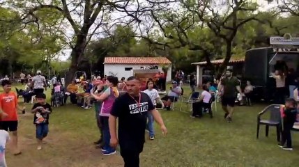 Pirayú recibió a más de mil personas que fueron a conocer el dinosaurio de 18 metros