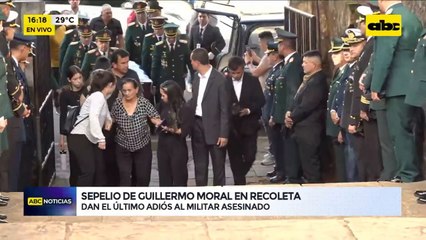 Dan el último adiós al teniente coronel Guillermo Moral en el cementerio de la Recoleta