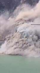 Colapso de un Puente en Sichuan, China, Tras Deslizamiento de Tierra