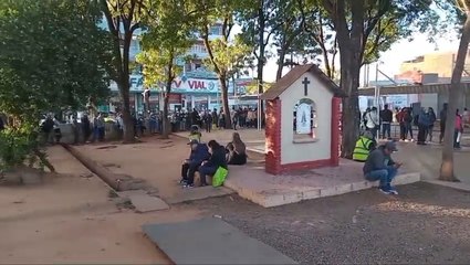 Larga Fila En El Hospital Materno Infantil De San Lorenzo