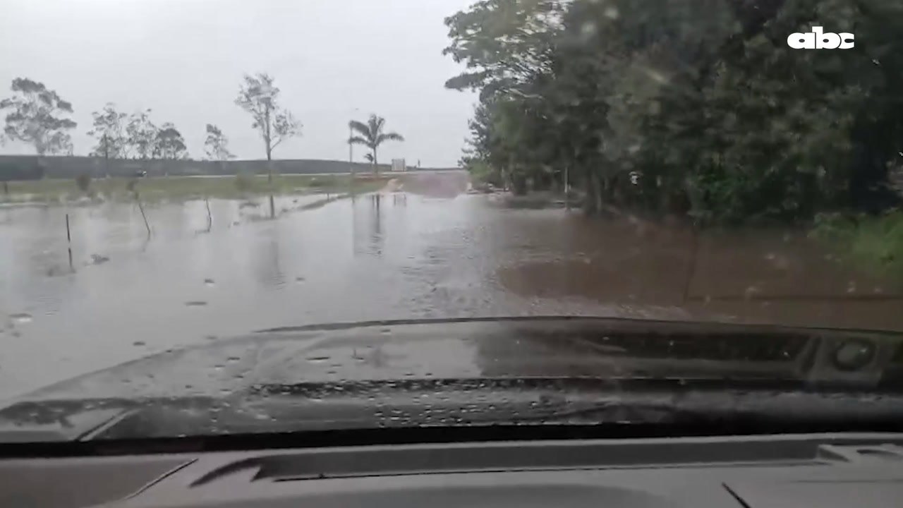 Barrios inundados en General Delgado por falta de canalización de Ruta PY01