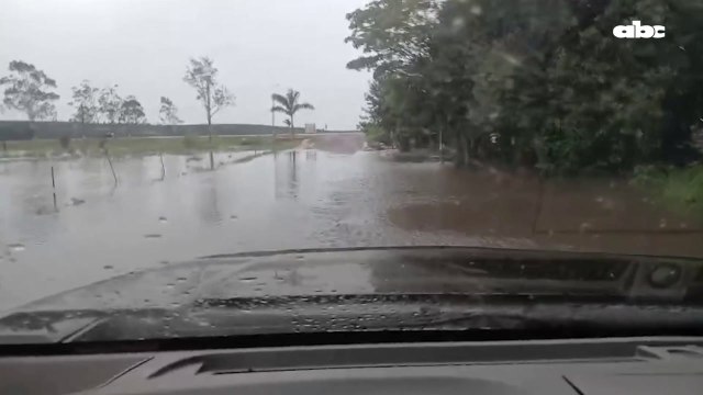 Barrios inundados en General Delgado por falta de canalización de Ruta PY01