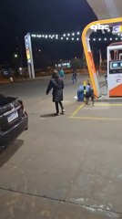 Investigan filmación donde se ve a mujeres armadas con machetes y pistola