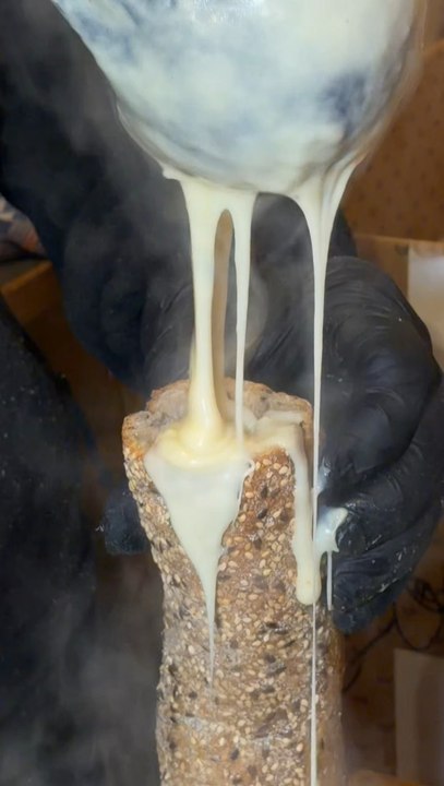 Marché de Noël de Bâle 😱🎉Bienvenue en Suisse pour des marchés de Noël full cheese ! 🧀🇨🇭Fondudog, raclette… de quoi bien se préparer pour l’hiver ❄️🔥