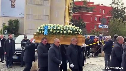 A Ponte Milvio l'addio a Nicola Pietrangeli, l'arrivo del feretro