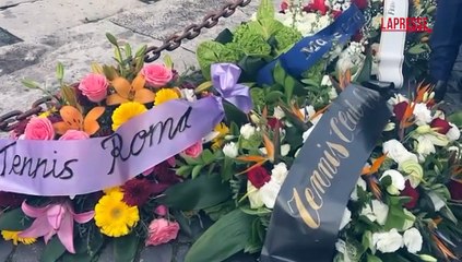 Pietrangeli, un lungo applauso saluta l'uscita del feretro dalla chiesa Gran Madre di Dio