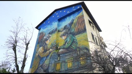 A Roma il murale sui rifugiati "Nurturing Hope" di Alice Pasquini