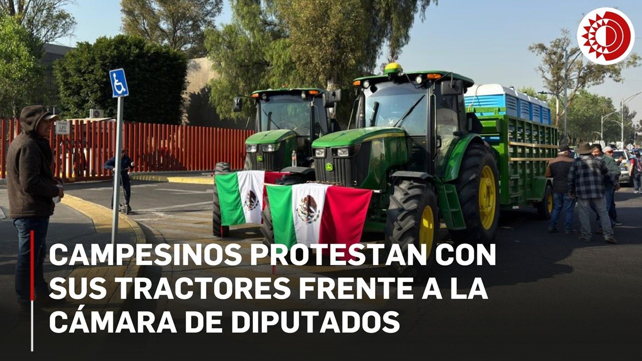 Campesinos llegan en tractores a la Cámara de Diputados para protestar por leyes de aguas