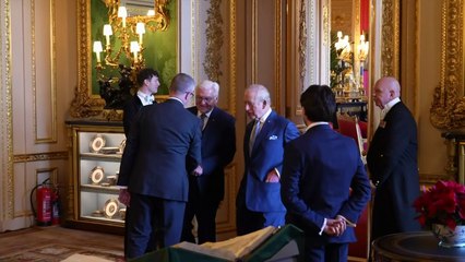 Steinmeier admires Royal Collection with King and Queen