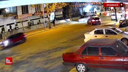 Diyarbakır'da otomobilin çarptığı motokurye yaralandı