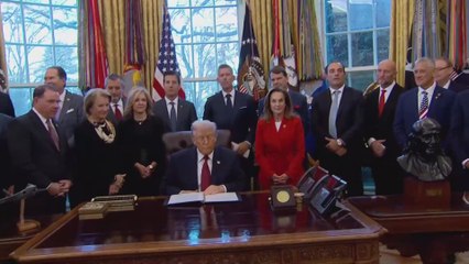 Trump Surrounded by More People Than Ever in bizarre Oval Office Moment