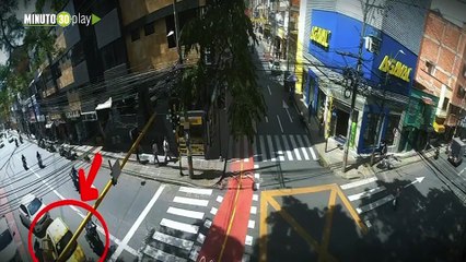 Cámaras de seguridad siguieron cada paso al ladrón que robó una organeta de una iglesia en Itagüí