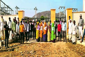 किसानों का बिजली सप्लाई को लेकर प्रदर्शन, रात को दिया धरना.... देखें वीडियो...