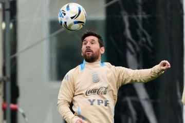 Lionel Messi drops a no-look pass in training and makes the impossible look effortless