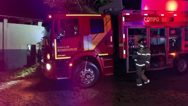 Incêndio em madeireira mobiliza diversas equipes do Corpo de Bombeiros em Cascavel
