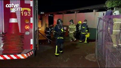 Alojamento de madeireira pega fogo em Cascavel