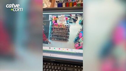 Vídeo: mulher furta relógio em loja no centro de Cascavel
