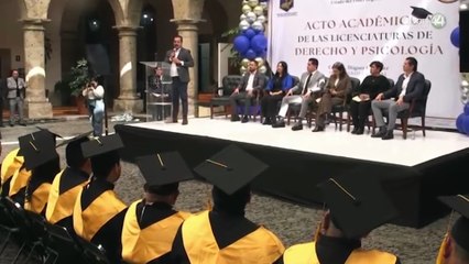 Se gradúan como abogados y psicólogos, 30 trabajadores del Congreso local