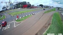 Carro atinge veículo em cruzamento da BR-277 em Santa Tereza do Oeste e quase acerta ciclista