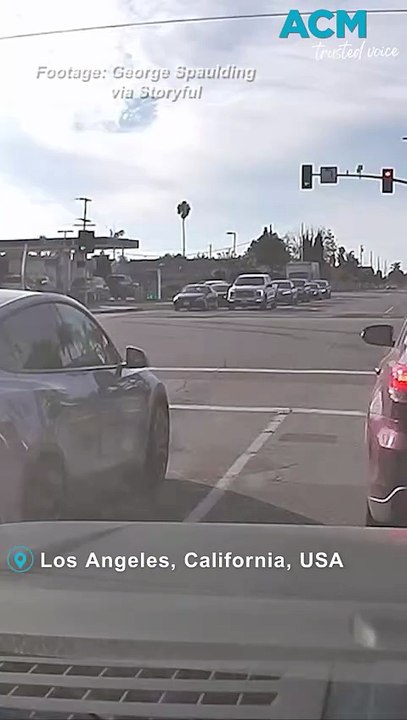 Fatal Tesla crash in USA captured on dashcam