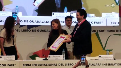 “Espero nunca sentirme demasiado cómoda en la escritura”: Fernanda Trías al recibir Premio Sor Juana