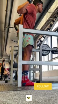 Gym squats fail: Man Rips Pants on Heavy Lift 😂
