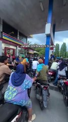 antrian bbm di spbu medan