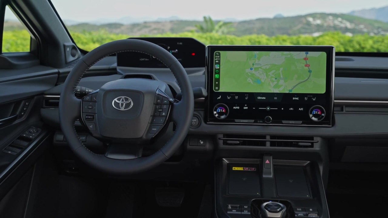 Der neue Toyota bZ4X - Multi-Terrain-Monitor