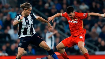 Sergio Canales sale ovacionado del Estadio BBVA en la victoria de Rayados ante Toluca