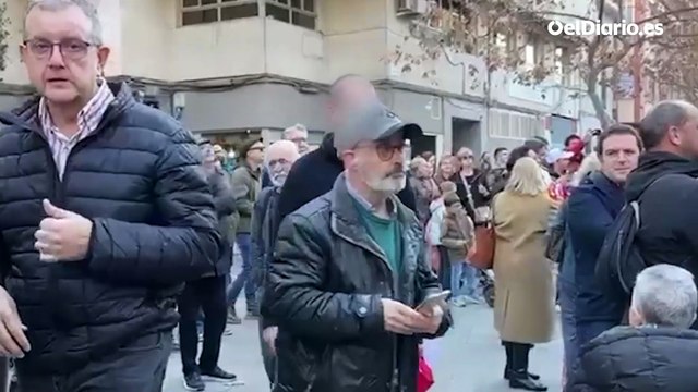 El líder de 'The Base', en la retirada de una cruz franquista: Que os cuelguen de la soga, hijos de puta