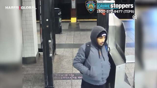 New York metrosunda bir kişi seyahat ederken yakılmak istendi