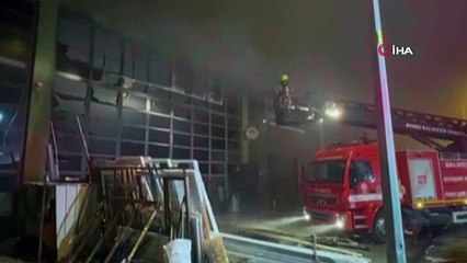 Sanayi sitesinde üretim atölyesi alevlere teslim oldu