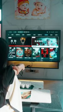 At the end, she was confused and was pressed by her family to get the marriage certificate, only to find that the object of the flash marriage was a sworn enemy, and everyone laughed at her for marrying like this, she didn't care, she had a physical marri