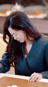 As the CEO’s personal secretary, she fled in panic after a one-night stand on her resignation night - Drama Chinese