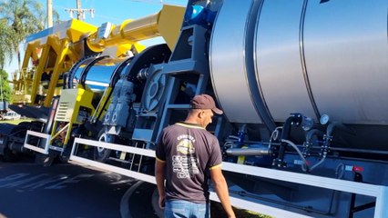 Caminhão interdita Trevo do Bairro Guarujá, em Cascavel