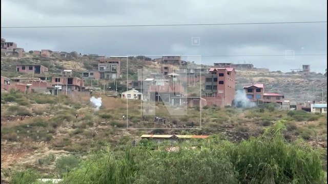 ¡Usaron petardos y piedras! Enfrentamientos en intento de desbloqueo al botadero de Colcapirhua