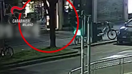 Milano, accoltellato e rapinato in negozio di telefonia: arrestato il malvivente