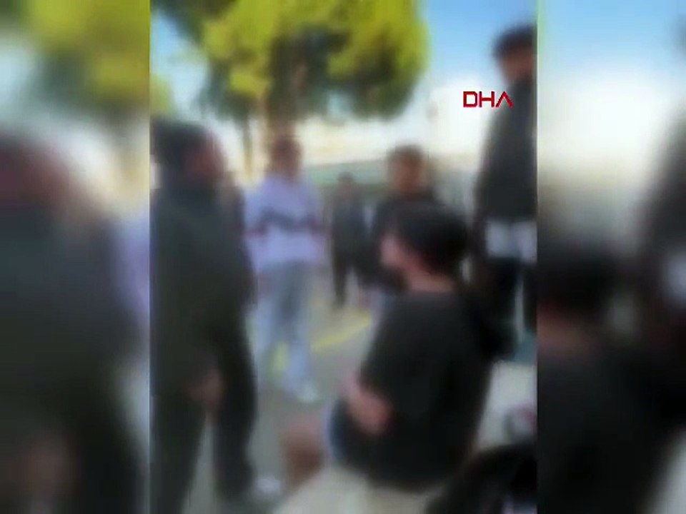İlkokul bahçesinde vahim görüntüler! 11 kişilik grup bir kız öğrenciyi tekme yumruk dövdü
