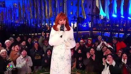 Santa Claus Is Coming To Town (Live) - Laufey