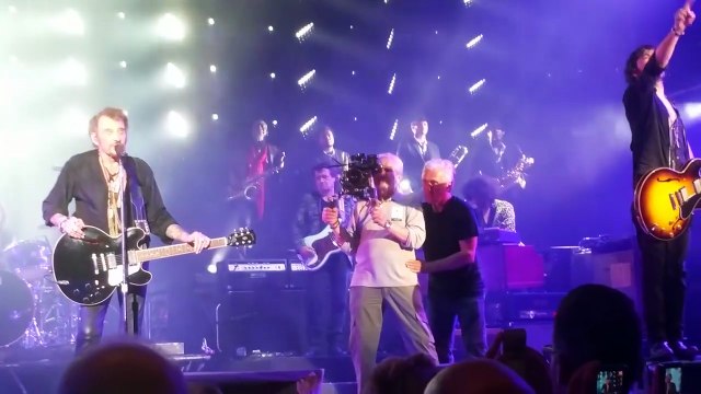 2016 - Johnny Hallyday - Au revoir à la fin du concert (Théâtre Antique de Vienne – 21 Juillet)