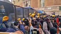 Ex Ilva, scontri a Genova tra manifestanti e forze dell'ordine