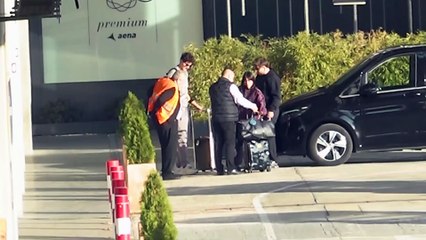 Imágenes exclusivas| La romántica escena de Aitana y Plex en el aeropuerto tras su viaje a Maldivas