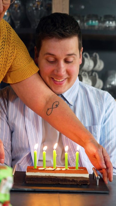 Anniv Alex (Ep53-S04)