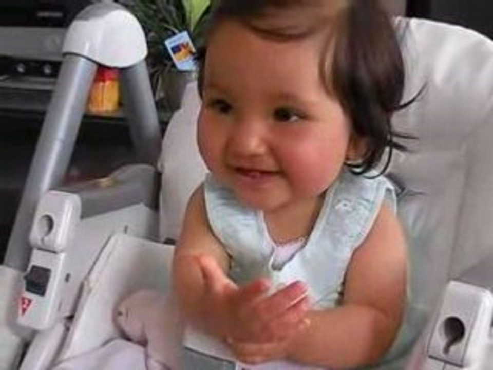 Romane chante avec papa...
