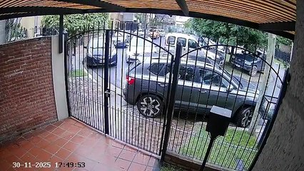 VIDEO: ¡No tengo nada, por favor! Madre implora por sus hijos durante violento asalto